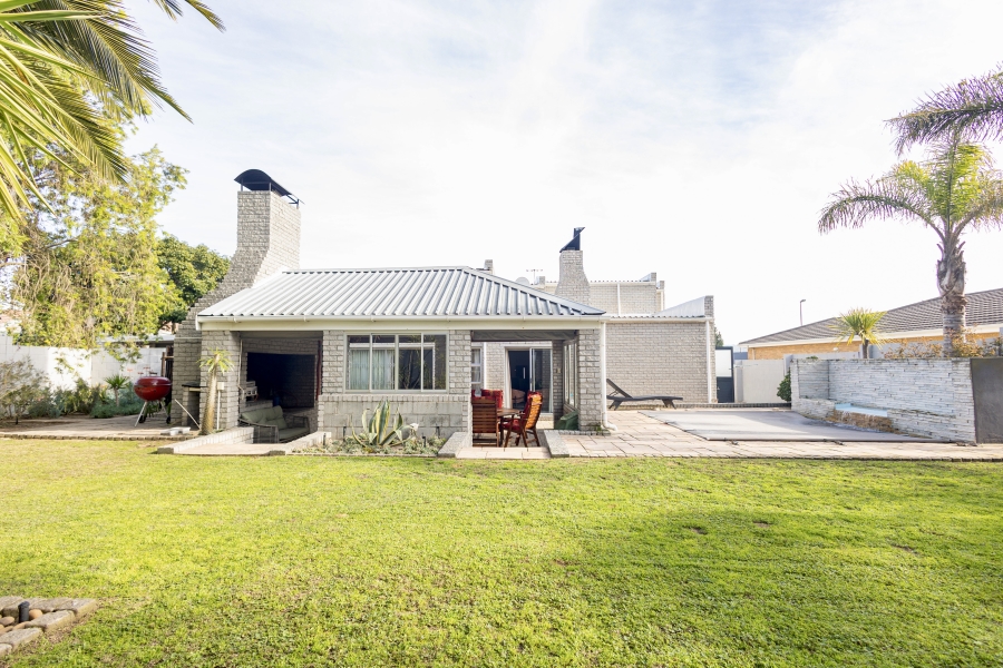 4 Bedroom Property for Sale in Sonstraal Heights Western Cape